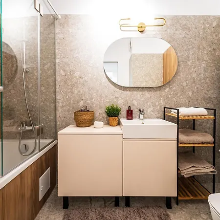 Maison Lumiere - A Modern Designer In Daire