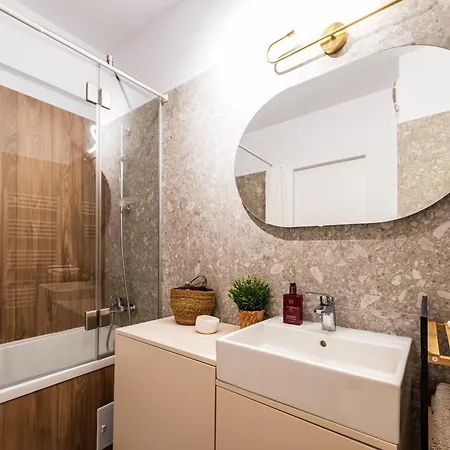 Maison Lumiere - A Modern Designer In