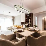 Maison Lumiere - A Modern Designer In Apartment Bukarest