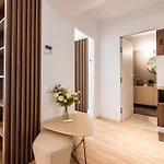 Maison Lumiere - A Modern Designer In Apartment *