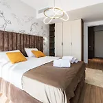 Apartment Maison Lumiere - A Modern Designer In *